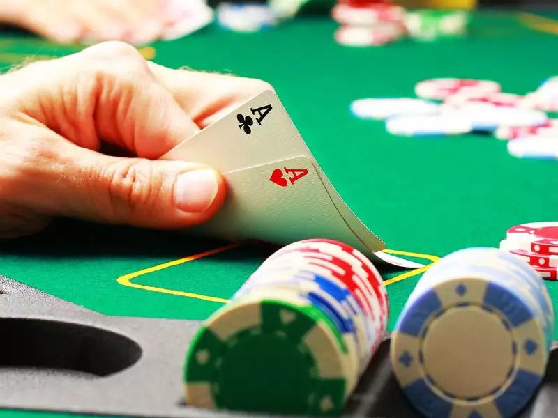 Online vs. Offline Poker: Key Differences and What They Mean for Players