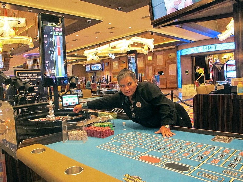 Casino Etiquette: Unwritten Rules Every Gambler Should Know